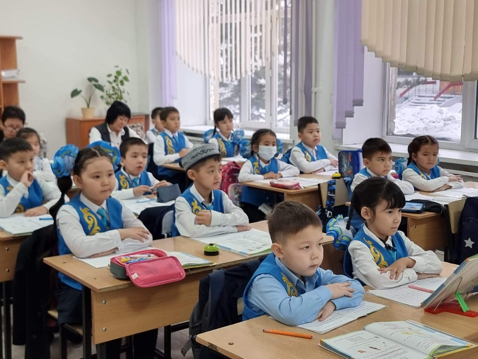 1"А" сыныбында Ана тілі пәнінен "Жуан және жіңішке дауысты дыбыстар" тақырыбында ашық сабақ өтті.