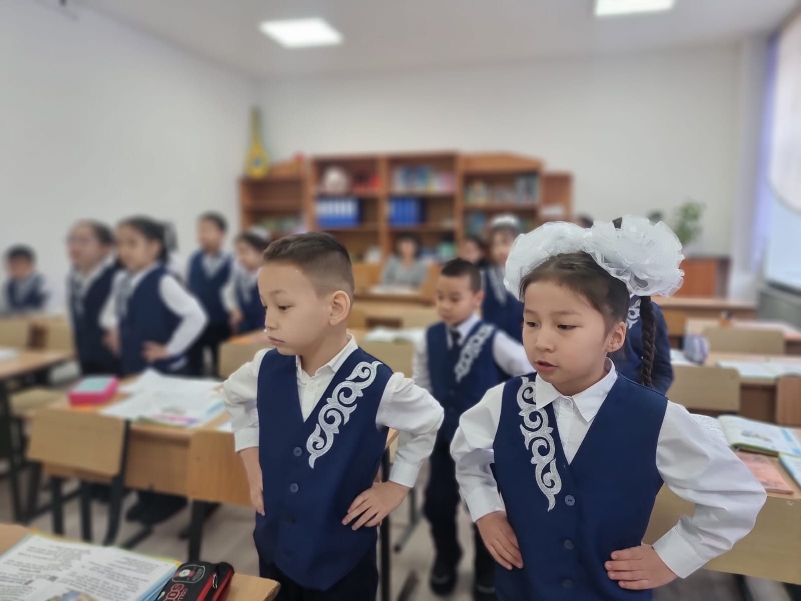1"Ә" сыныбында Ана тілі пәнінен "Жуан және жіңішке дауысты дыбыстар" тақырыбында ашық сабақ өтті.