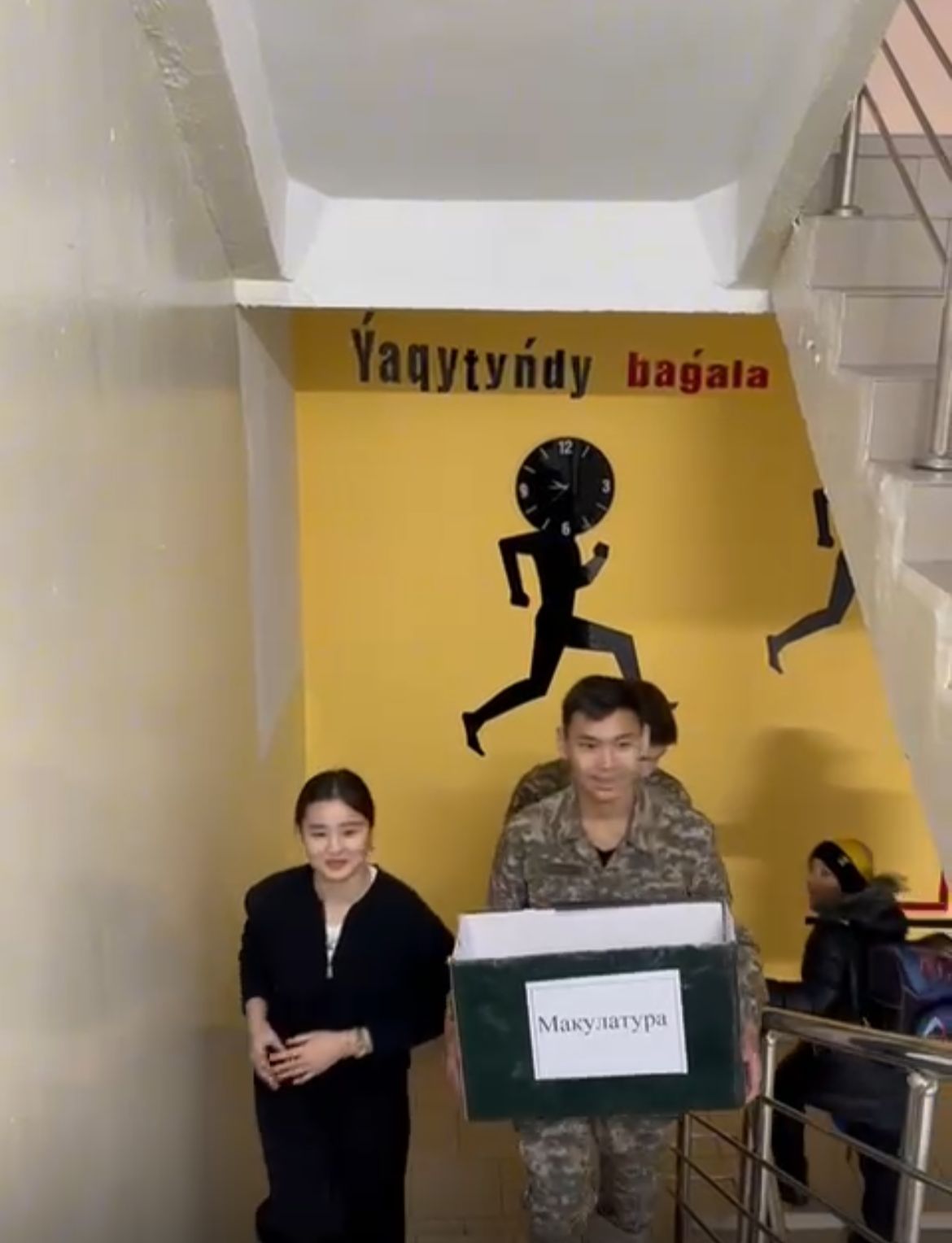 Мектеп Парламентінің эковолонтері макулатура жинау акциясын өткізді.